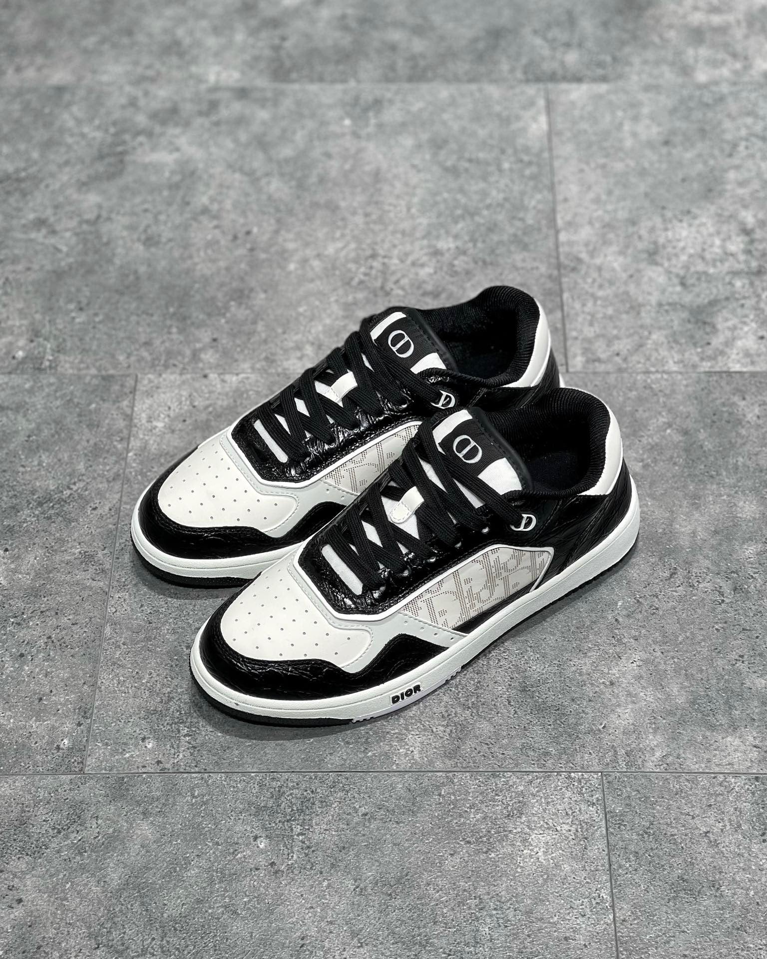 DIO Sneakers