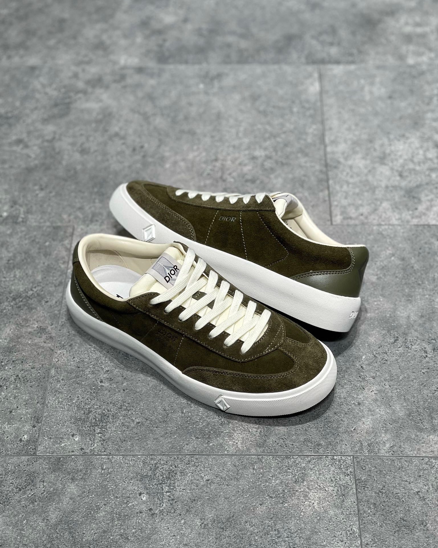 DIO Sneakers