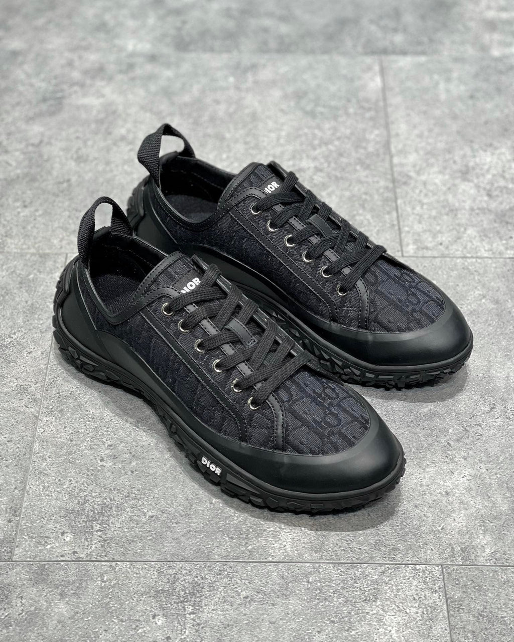 DIO Sneakers
